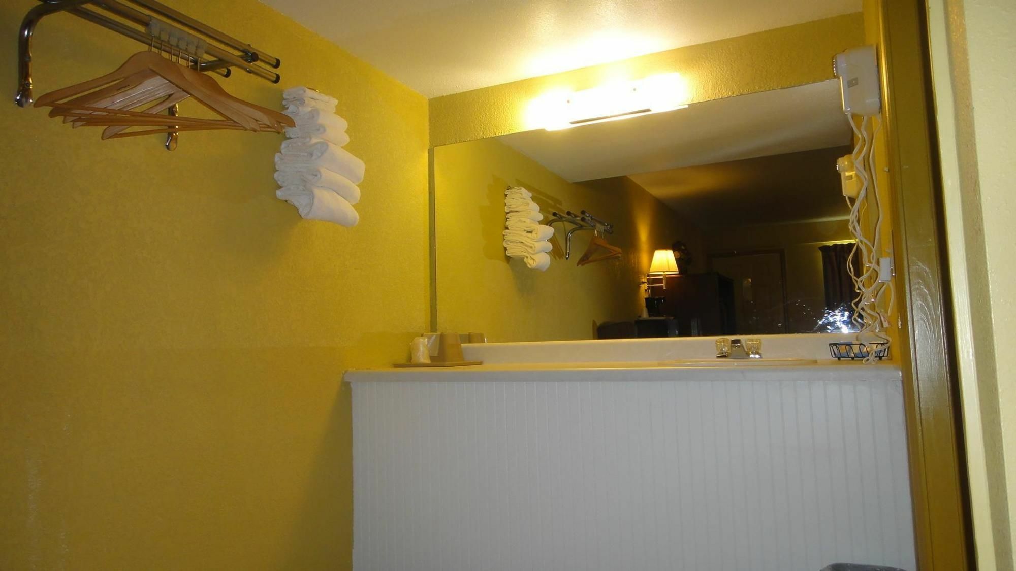 Relax Inn St. Robert Saint Robert Exterior foto